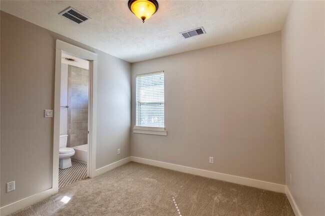 Building Photo - 1213 Hobbs Reach Ln