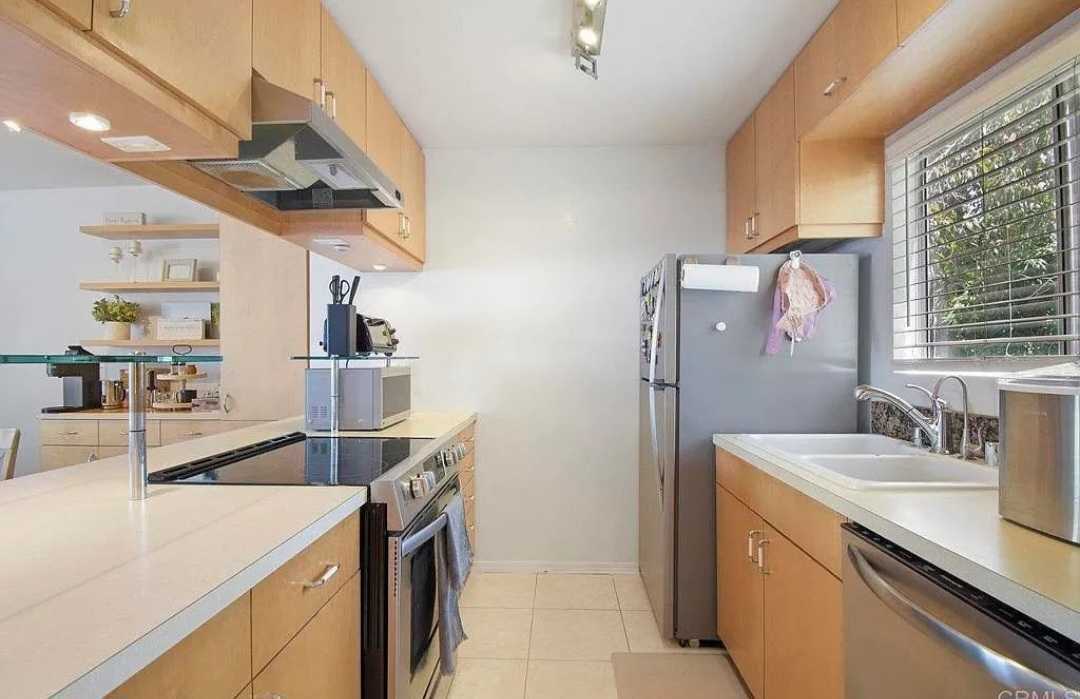 Building Photo - 6675 Mission Gorge Rd