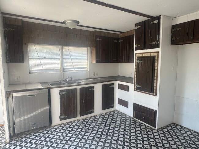 Building Photo - 450 Harmon Ln