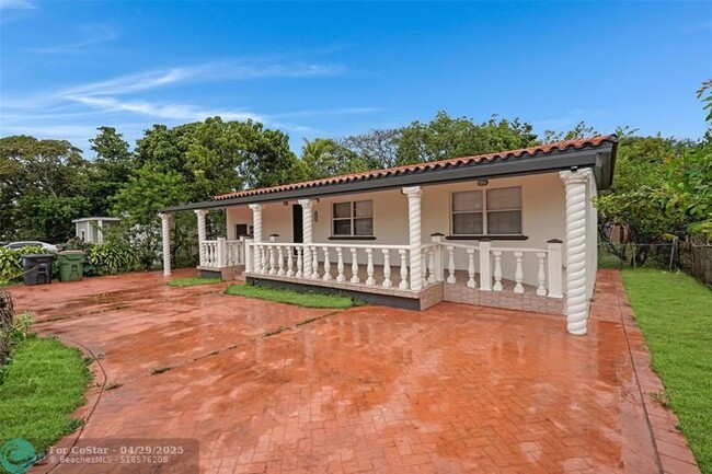 Building Photo - 1075 NW 133rd St