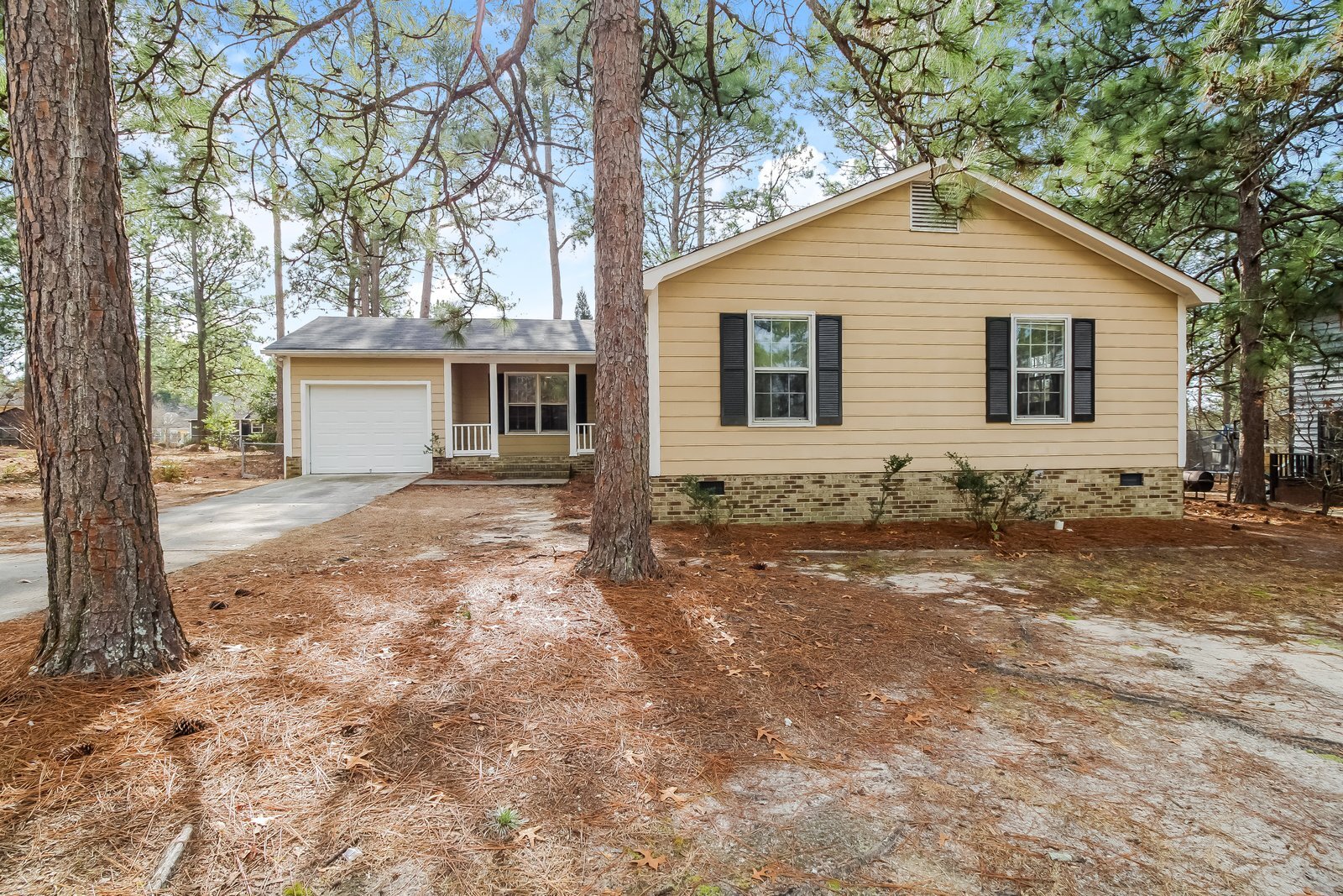 Building Photo - 216 Pond Ridge Rd E