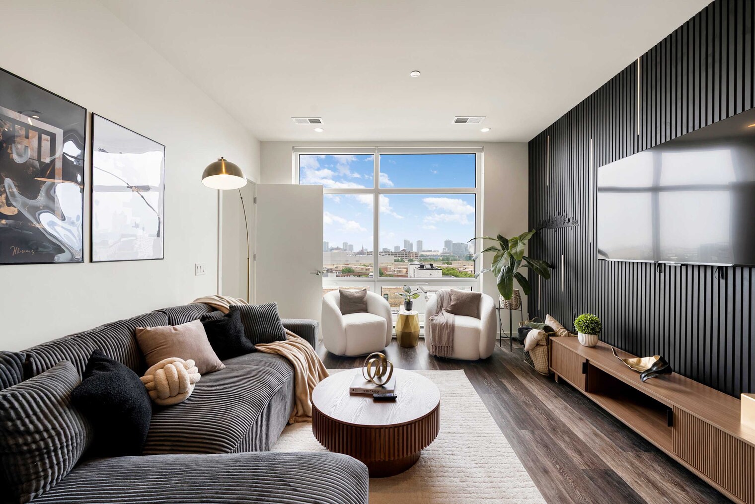 Building Photo - 1122 W Chicago Ave