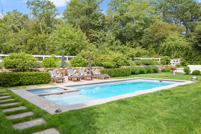 Building Photo - 141 W Norwalk Rd