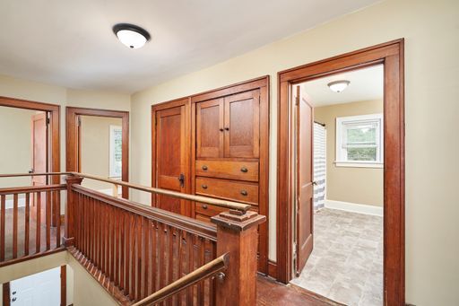 Building Photo - East Akron 3 Bed Home Available (Open to S...