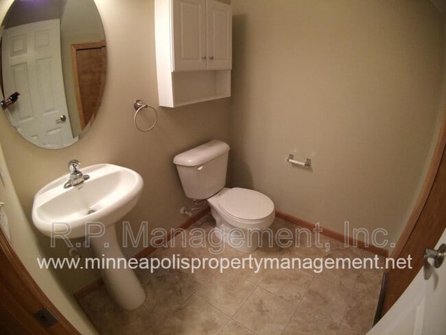 Building Photo - 10800 Hawthorn Trail