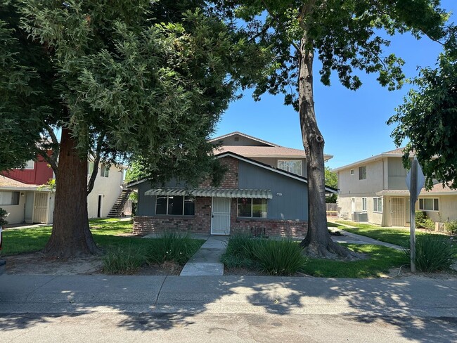 Building Photo - Updated 2-Bedroom Sacramento Condo with Po...