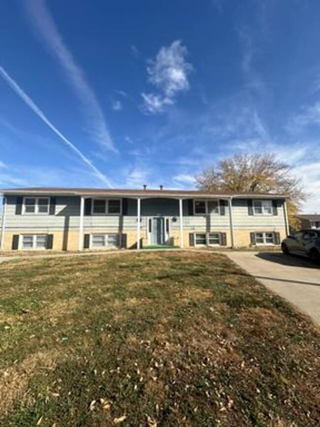 Building Photo - BRI-900