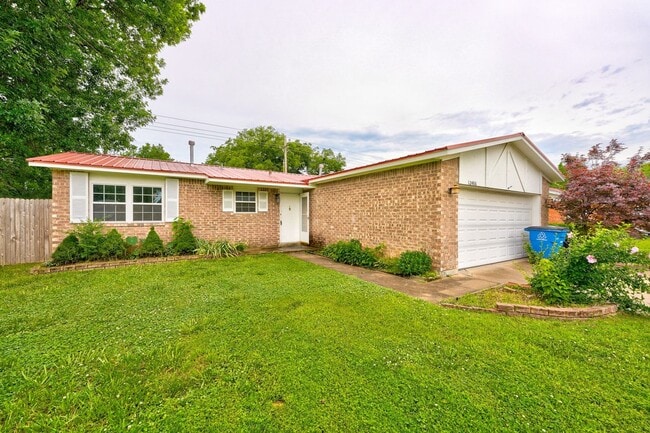 Building Photo - Updated 3-Bedroom Home with Spacious Backy...
