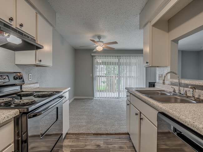 Shoreline Apartments - Kitchen - Shoreline Apartments