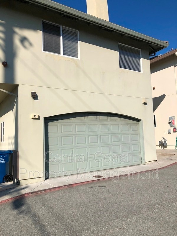 Building Photo - 10 Carmel Cir