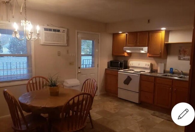 Building Photo - 555 N Pearl St