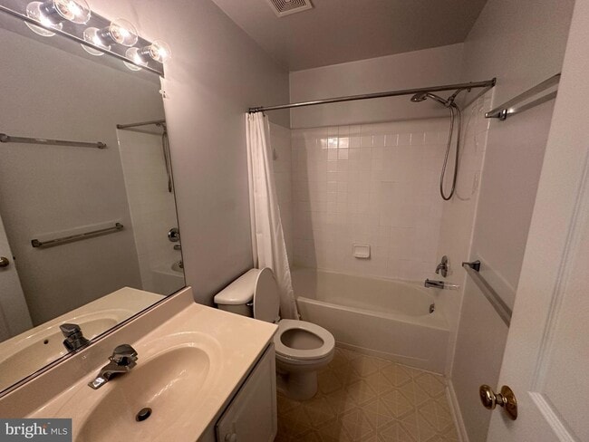 Building Photo - 45760 Smoketree Terrace