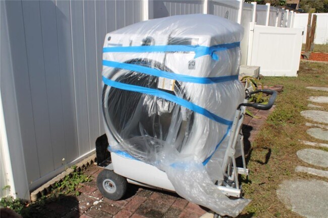 Building Photo - 8593 Lantana Dr