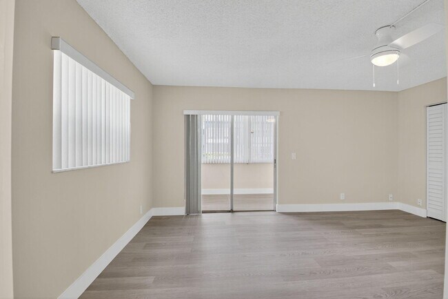 Building Photo - 538 Normandy Ln