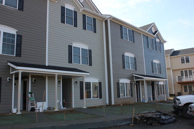 Primary Photo - TOP FLOOR One Bedroom Apartment