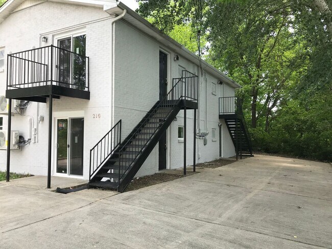 Primary Photo - 210 Marion St