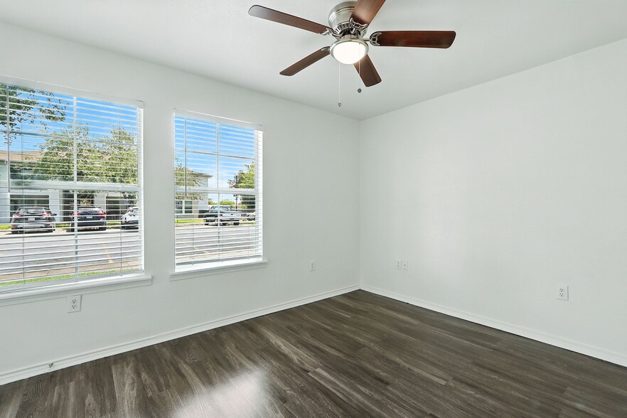 Building Photo - La Villita Phase II