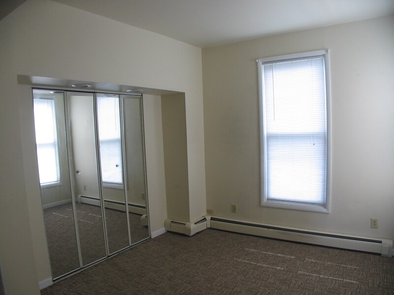 Building Photo - 227 Pawling Ave