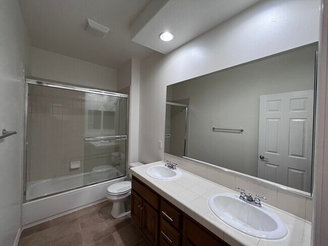Building Photo - 3639 El Encanto Dr