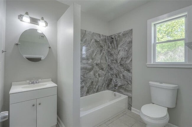 Building Photo - 679 Jones Ave NW