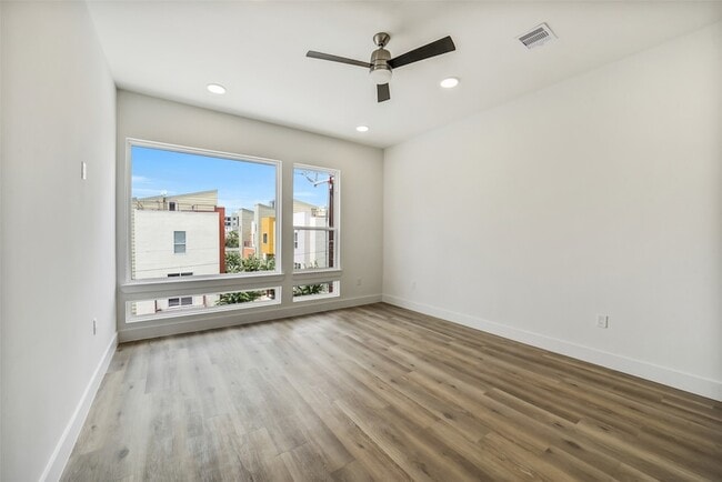 Building Photo - 229 Willard St