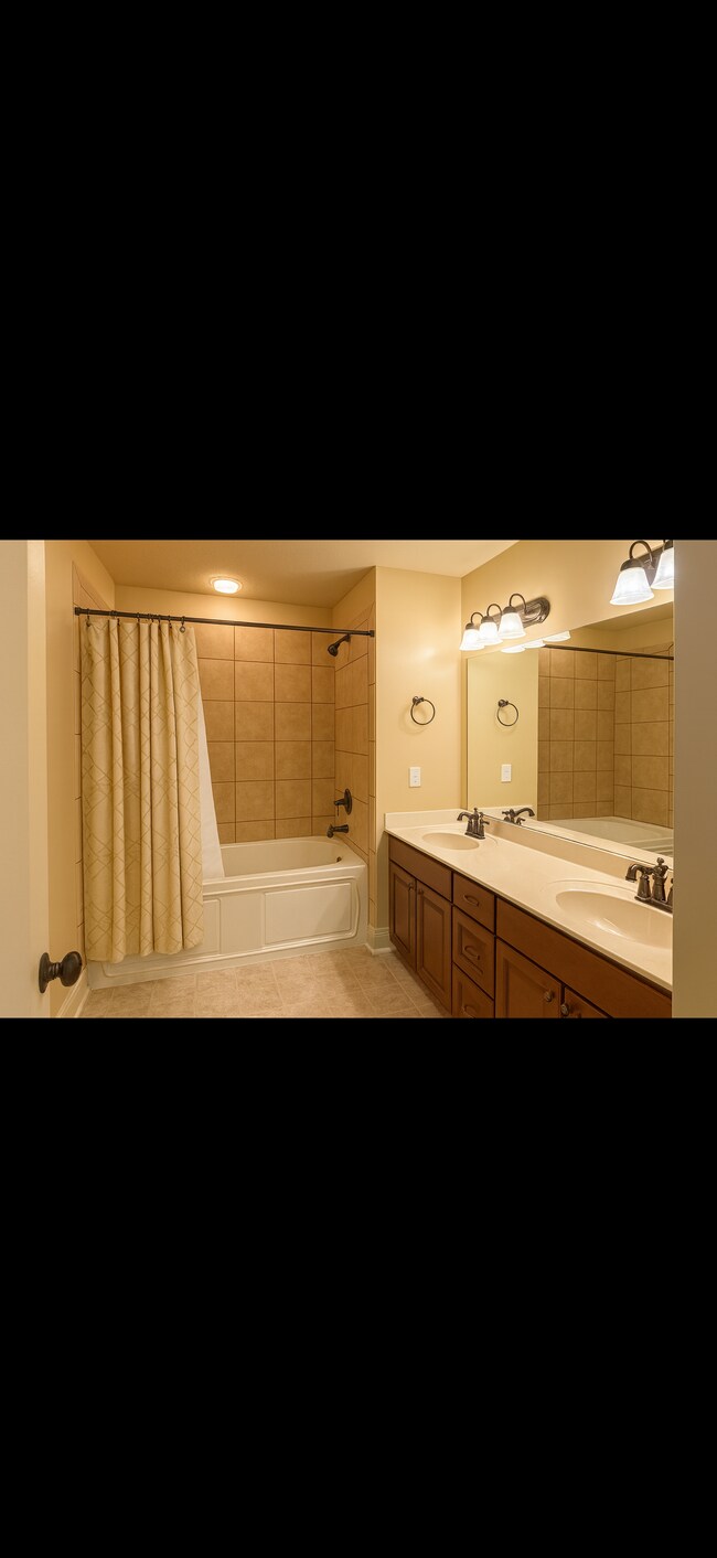 Building Photo - 6904