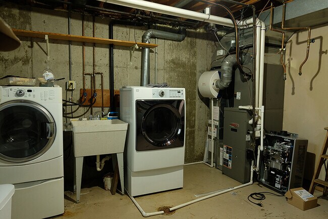 Building Photo - 3831 Paseo del Prado