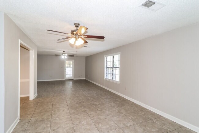 Building Photo - 6610 Shaker Ln