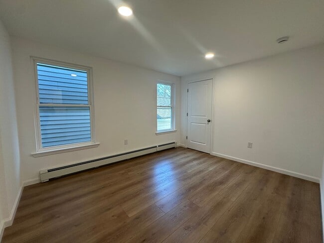 Building Photo - 27 Joyce Kilmer Ave