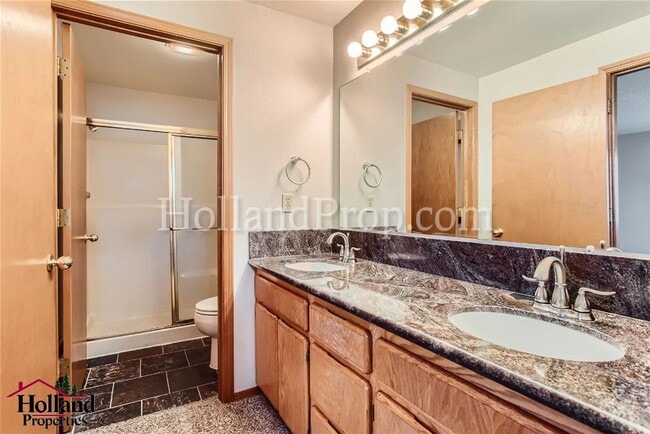 Building Photo - Gorgeous & Spacious Home 4 beds 3 bath!!!