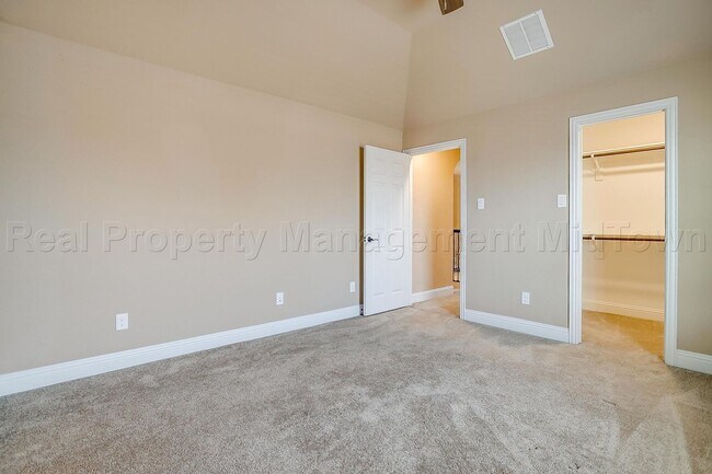 Building Photo - 2911 Pino-