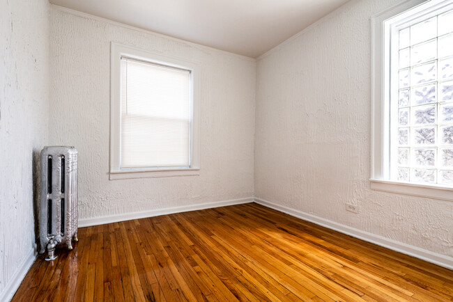 Bedroom - 8057 S Laflin Ave