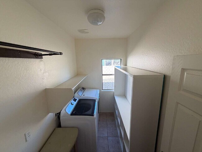 Building Photo - 18267 N Cook Dr