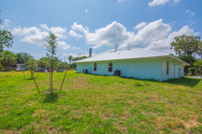 Building Photo - 1405 Ave G