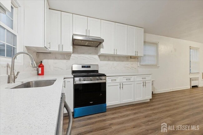 Building Photo - 37 Ireland Ave