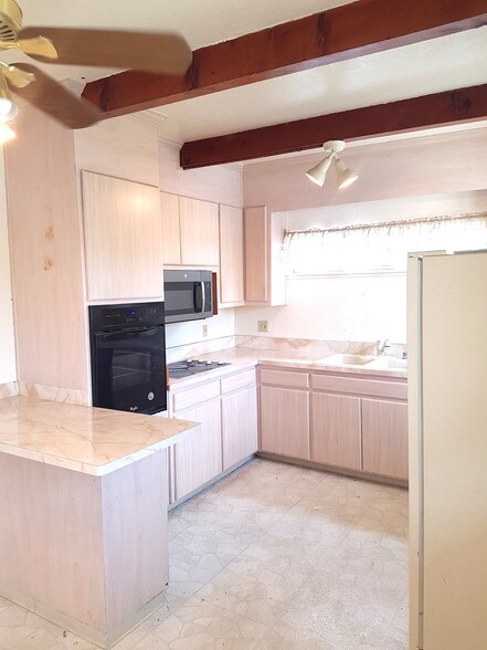 Kitchen - 1730 Derby St