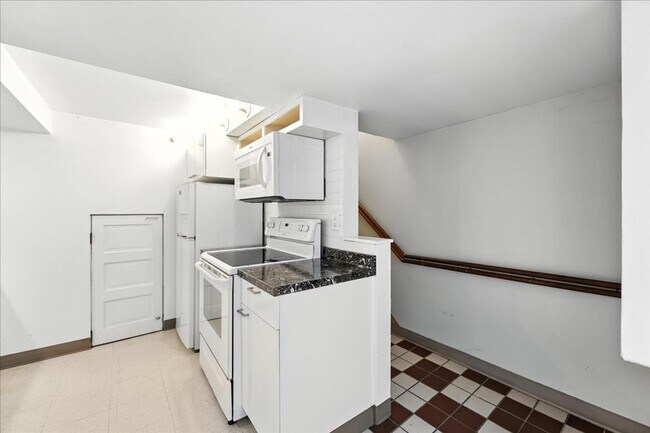 Building Photo - TOW2146