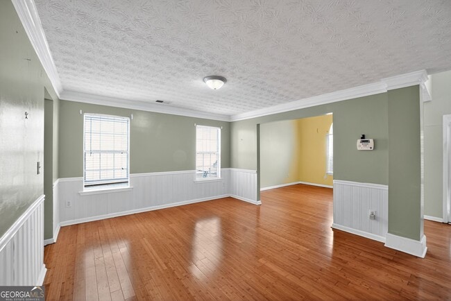 Building Photo - 245 Vaness Dr