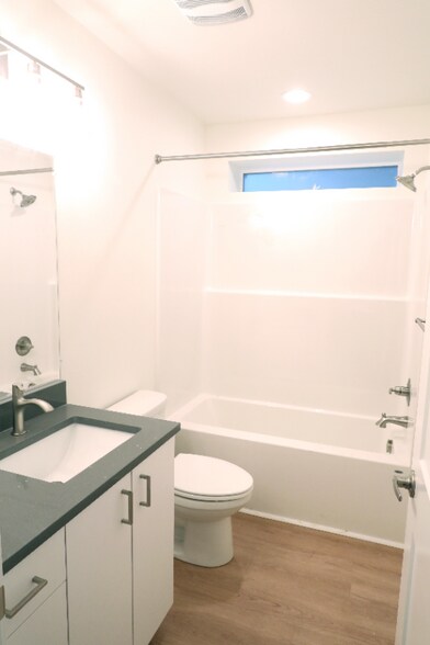 Building Photo - 12905 SE Ridgecrest Rd