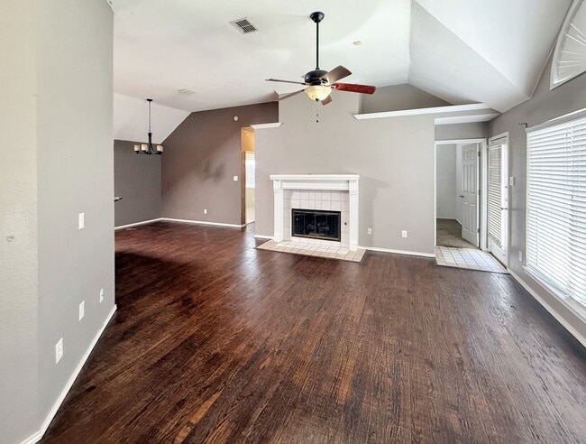 Building Photo - 3-Bedroom Home for Lease in Carrollton – U...