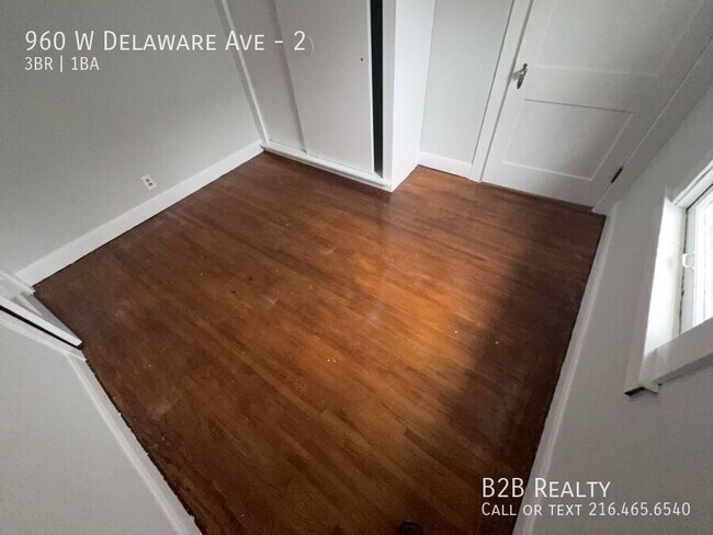 Building Photo - 960 W Delaware Ave