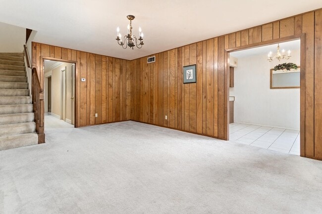 Building Photo - 5960 Townhouse Ln