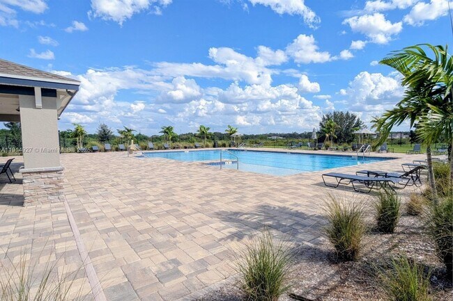 Building Photo - 2175 Chris Dr