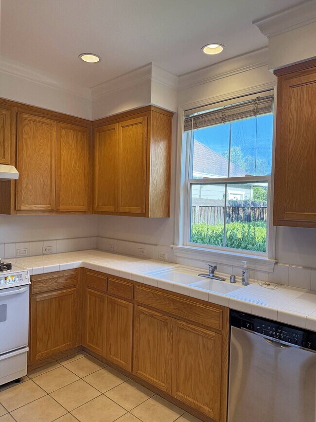 Building Photo - Eastside Sonoma | Single-Level Living Near the Plaza