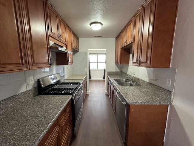 Building Photo - 12776 Ross Ave