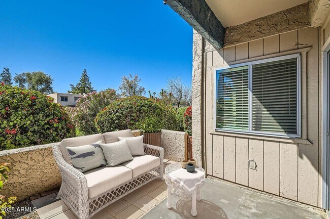Building Photo - Luxury and Resort like Living at Scottsdale Park Place!!!  Tile throughout, light, bright and Pri...