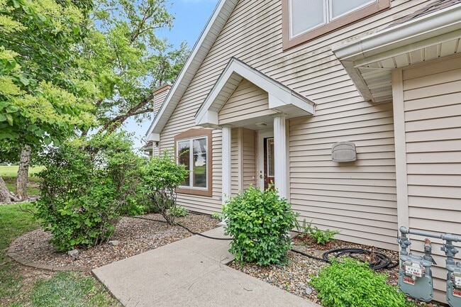 Building Photo - 612 Bos Landen Dr
