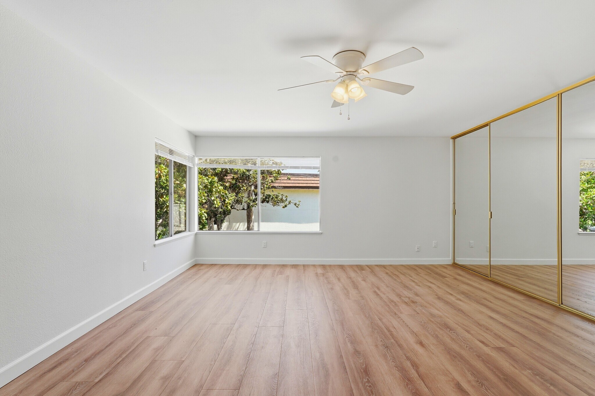 Building Photo - 10432 Larwin Ave