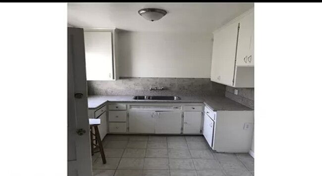Building Photo - 9134 S Manhattan Pl