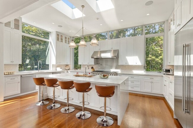 Building Photo - 1 Paumanok Rd